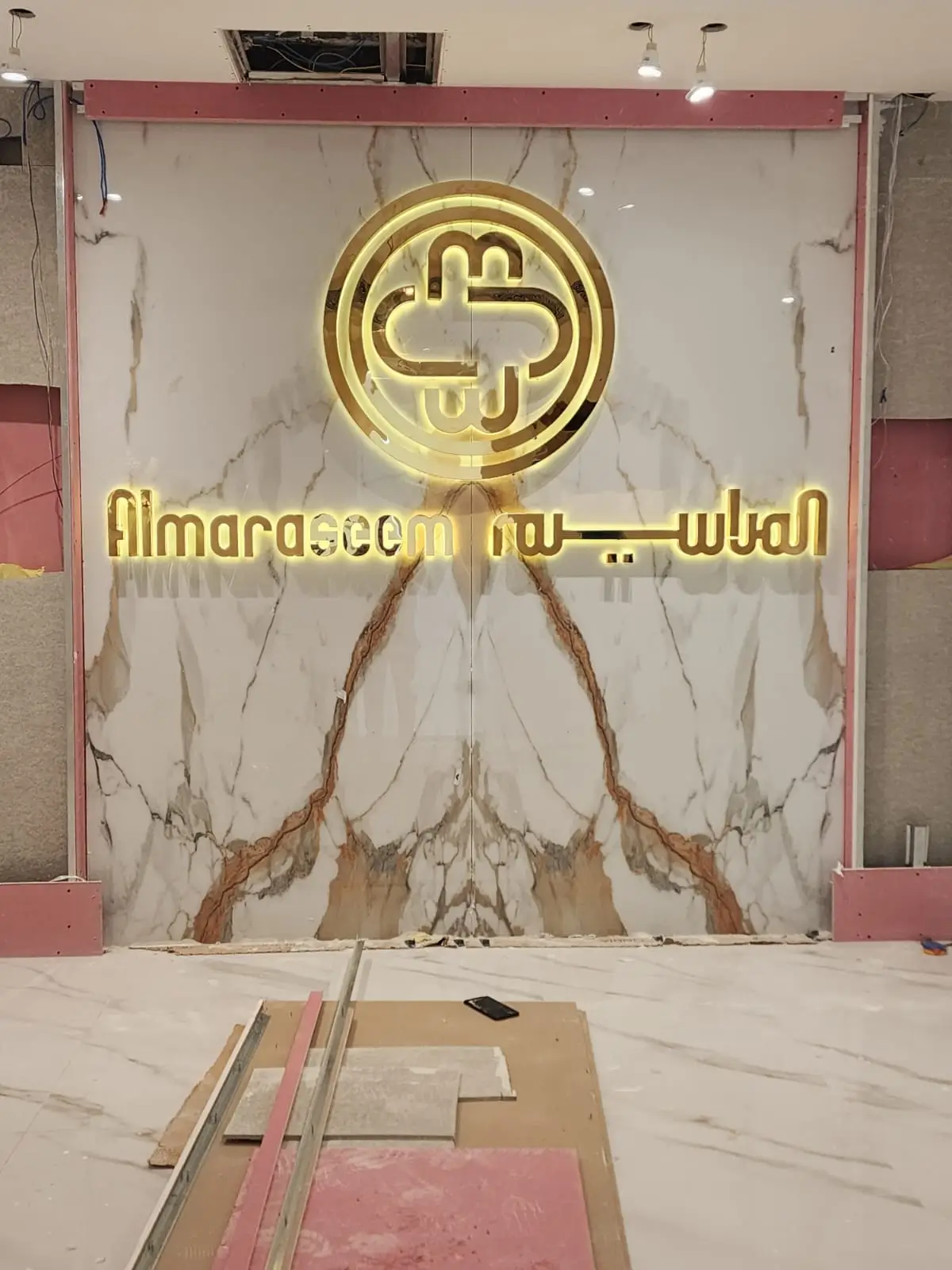 تركيب لوحة محل